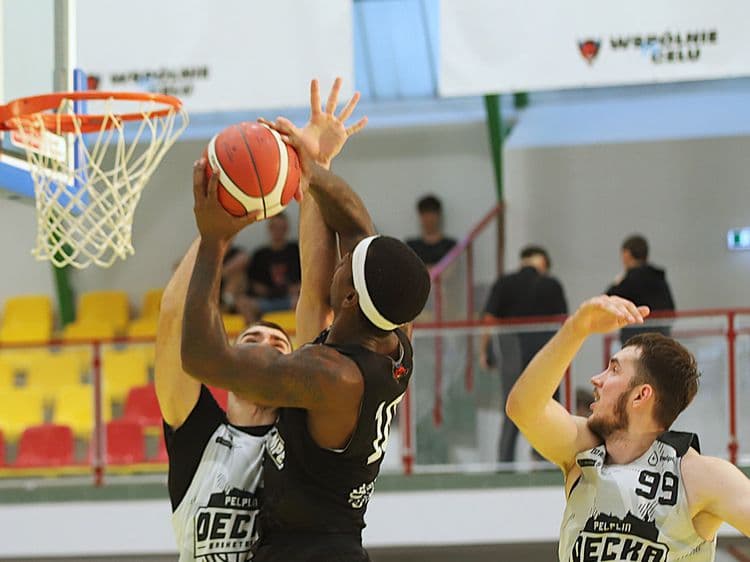 Zwycięska inauguracja